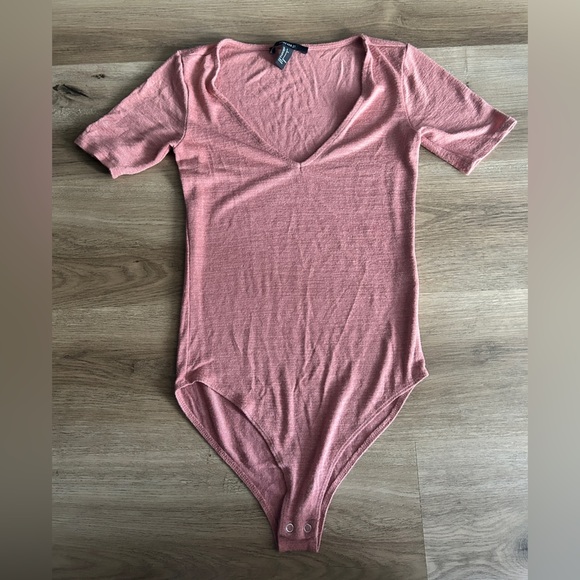 Forever 21 Rose Pink Short-Sleeve Bodysuit - Size Small- EUC - Picture 1 of 5